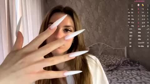 Mia online show from September 2025 08:06:01 AM