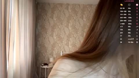 Mia online show from October 2025 09:10:02 AM