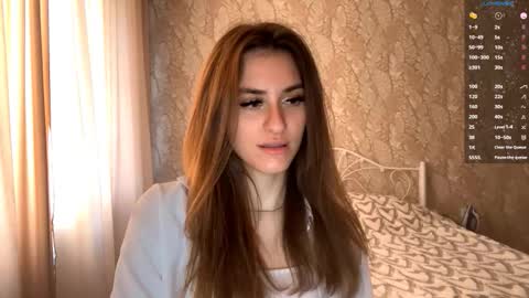 Mia online show from October 2025 09:54:02 AM