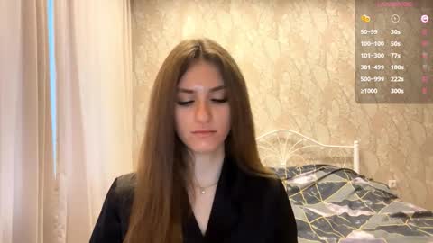 Mia online show from November 2025 08:59:02 AM