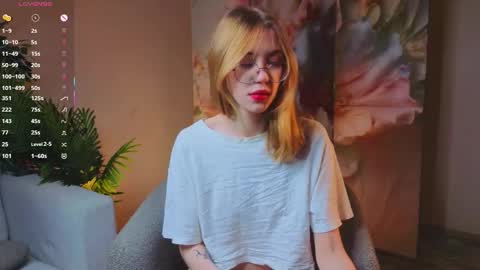 Lynna online show from December 2025 11:07:01 AM