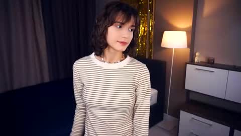 Snapshot of odettehatt chatting on February 2025 03:41:02 PM Thea online show from February 2025 03:41:02 PM