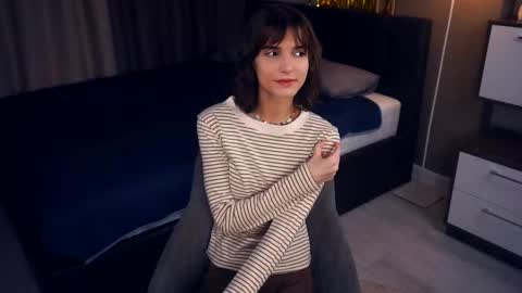 Snapshot of odettehatt chatting on February 2025 09:48:01 PM Thea online show from February 2025 09:48:01 PM