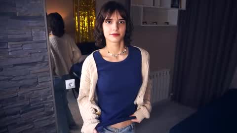 Snapshot of odettehatt chatting on February 2025 09:33:02 PM Thea online show from February 2025 09:33:02 PM