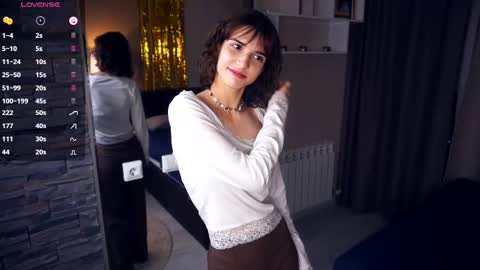 Snapshot of odettehatt chatting on March 2025 04:33:02 PM Thea online show from March 2025 04:33:02 PM