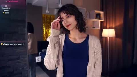 Snapshot of odettehatt chatting on March 2025 04:07:02 PM Thea online show from March 2025 04:07:02 PM