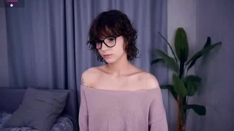 Snapshot of odettehatt chatting on September 2025 07:17:02 PM Thea online show from September 2025 07:17:02 PM