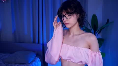 Snapshot of odettehatt chatting on September 2025 07:19:02 PM Thea online show from September 2025 07:19:02 PM