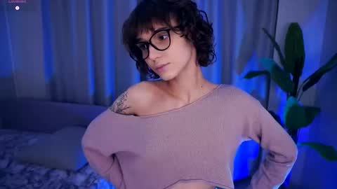 Snapshot of odettehatt chatting on October 2025 07:04:02 PM Thea online show from October 2025 07:04:02 PM