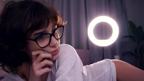 Snapshot of odettehatt chatting on November 2025 06:21:01 PM Thea online show from November 2025 06:21:01 PM