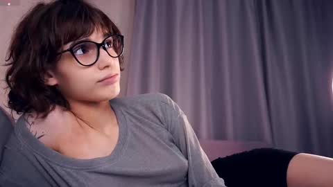 Snapshot of odettehatt chatting on November 2025 07:12:01 PM Thea online show from November 2025 07:12:01 PM