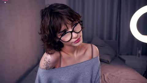 Snapshot of odettehatt chatting on November 2025 06:40:01 PM Thea online show from November 2025 06:40:01 PM