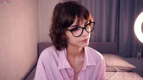 Snapshot of odettehatt chatting on November 2025 07:34:02 PM Thea online show from November 2025 07:34:02 PM