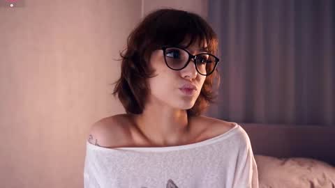 Snapshot of odettehatt chatting on November 2025 07:34:02 PM Thea online show from November 2025 07:34:02 PM