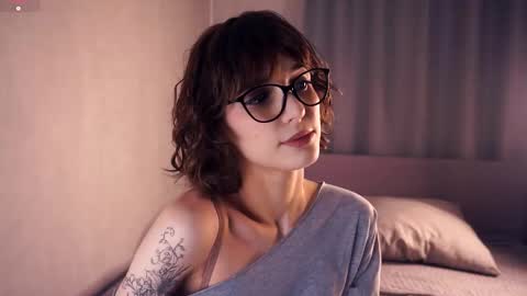 Snapshot of odettehatt chatting on November 2025 07:04:02 PM Thea online show from November 2025 07:04:02 PM