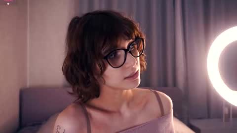 Snapshot of odettehatt chatting on December 2025 06:35:02 PM Thea online show from December 2025 06:35:02 PM