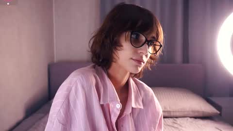 Snapshot of odettehatt chatting on December 2025 07:23:02 PM Thea online show from December 2025 07:23:02 PM