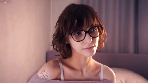 Snapshot of odettehatt chatting on December 2025 06:37:02 PM Thea online show from December 2025 06:37:02 PM