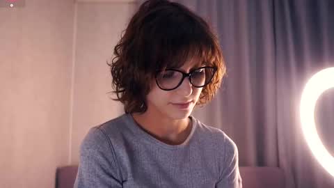 Snapshot of odettehatt chatting on December 2025 06:45:02 PM Thea online show from December 2025 06:45:02 PM