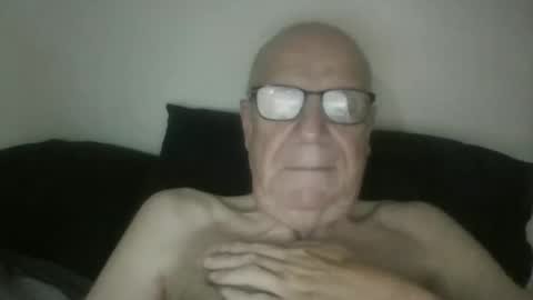 Snapshot of oggi95 chatting on April 2026 06:49:02 AM oggi95 online show from April 2026 06:49:02 AM