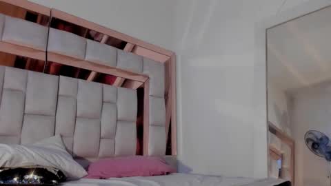 Snapshot of oh_holly chatting on March 2026 03:10:01 AM Holly online show from March 2026 03:10:01 AM