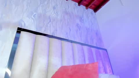 Holly online show from January 2025 02:00:02 AM