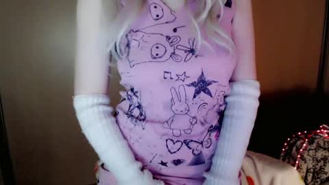 Snapshot of oh_pichuu chatting on April 2026 05:54:02 PM Milly online show from April 2026 05:54:02 PM