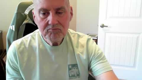 Snapshot of ohfukitsbob chatting on April 2026 05:30:02 PM ohfukitsbob online show from April 2026 05:30:02 PM