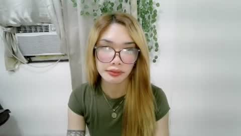 ohmyalessandraxcx online show from November 2025 06:44:02 PM