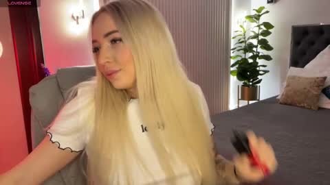 Emma online show from November 2025 01:17:01 AM