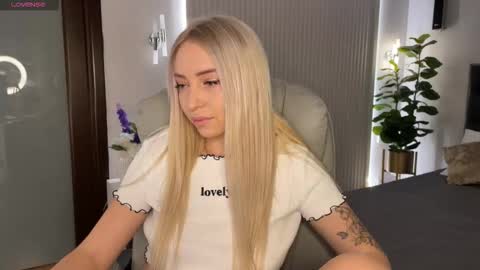 Snapshot of ohmyemma chatting on January 2026 12:59:01 AM Emma online show from January 2026 12:59:01 AM