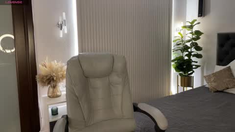 Snapshot of ohmyemma chatting on February 2026 01:22:02 AM Emma online show from February 2026 01:22:02 AM