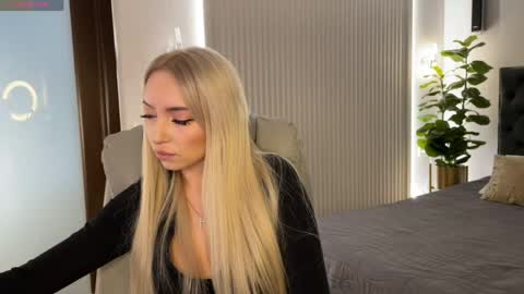 Snapshot of ohmyemma chatting on April 2026 01:12:02 AM Emma online show from April 2026 01:12:02 AM