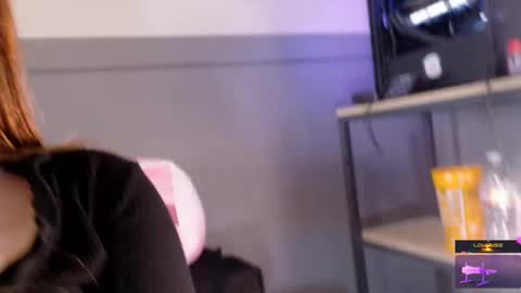 Snapshot of ohmysweetkitty chatting on February 2025 03:51:01 AM Lyz  online show from February 2025 03:51:01 AM