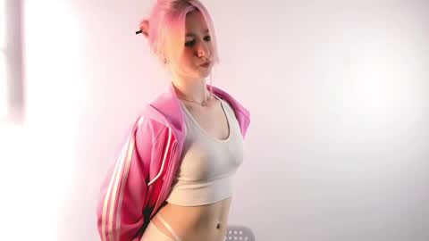 Snapshot of ohpeliadark chatting on April 2026 01:50:02 PM Emi and Ohpi online show from April 2026 01:50:02 PM