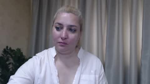 Snapshot of ohsweetiren chatting on June 2026 06:33:02 AM Iren online show from June 2026 06:33:02 AM