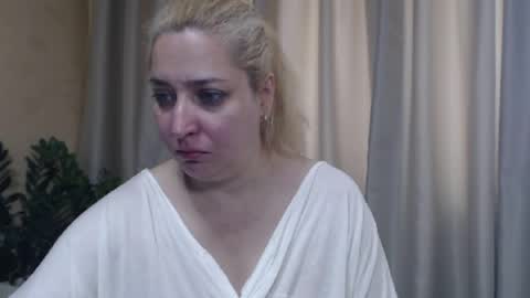 Snapshot of ohsweetiren chatting on June 2026 05:12:01 AM Iren online show from June 2026 05:12:01 AM