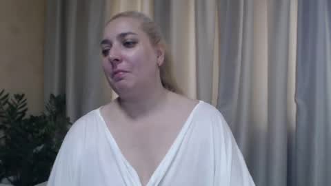 Snapshot of ohsweetiren chatting on June 2026 05:50:02 AM Iren online show from June 2026 05:50:02 AM