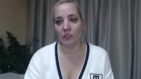 Snapshot of ohsweetmari chatting on October 2025 10:01:01 AM Mari online show from October 2025 10:01:01 AM