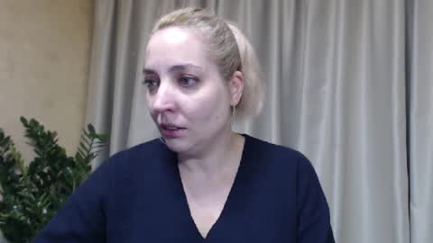 Snapshot of ohsweetmari chatting on November 2025 09:18:02 AM Mari online show from November 2025 09:18:02 AM