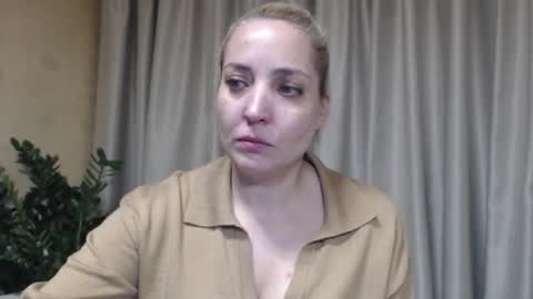 Snapshot of ohsweetmari chatting on November 2025 11:42:01 AM Mari online show from November 2025 11:42:01 AM