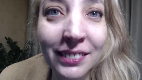 Snapshot of ohsweetmari chatting on November 2025 06:51:01 PM Mari online show from November 2025 06:51:01 PM