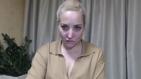 Snapshot of ohsweetmari chatting on November 2025 06:43:01 PM Mari online show from November 2025 06:43:01 PM