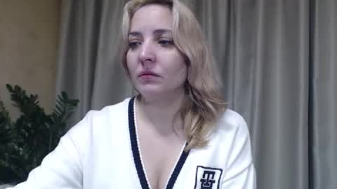 Snapshot of ohsweetmari chatting on December 2025 06:49:01 PM Mari online show from December 2025 06:49:01 PM