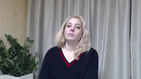 Snapshot of ohsweetmari chatting on December 2025 01:49:02 PM Mari online show from December 2025 01:49:02 PM