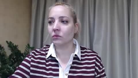 Snapshot of ohsweetmari chatting on December 2025 06:56:02 PM Mari online show from December 2025 06:56:02 PM