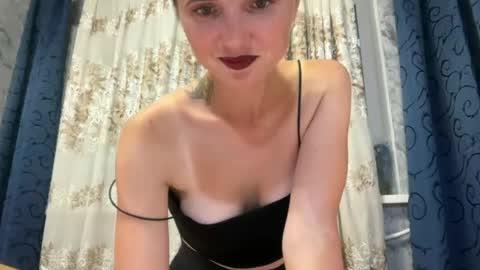 Oktavia7777 online show from July 2026 05:18:02 PM