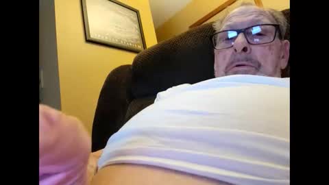 Snapshot of oldaddy2 chatting on November 2025 04:15:02 AM oldaddy2 online show from November 2025 04:15:02 AM