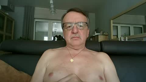 oldtimer160162493 online show from June 2026 01:01:02 PM