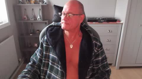 Snapshot of oldveteranuk chatting on April 2026 06:14:01 AM oldveteranuk online show from April 2026 06:14:01 AM